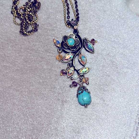 D'vine necklace with two tone chains - Picture 2 of 7